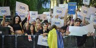 "Wir sind Europa" steht auf den Schildern von Demonstranten