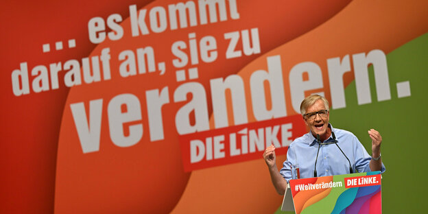 Dietmar Barsch am Redepult des Parteitags