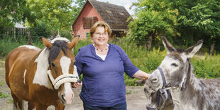 Juliane von der Ohe zwischen Pferd und Esel