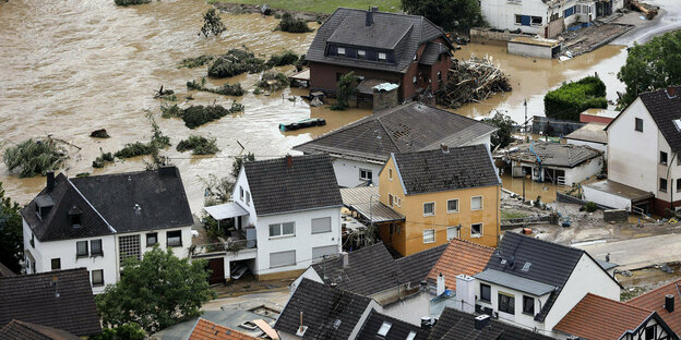 Eine überschwemmte Wohnsiedlung