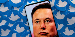 Tech-Milliardär Elon Musk macht einen Rückzieher beim Twitter-Kauf.