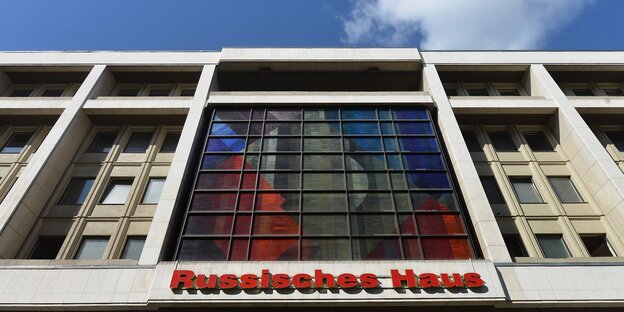 Fassade des Russischen Hauses in Berlin Mitte