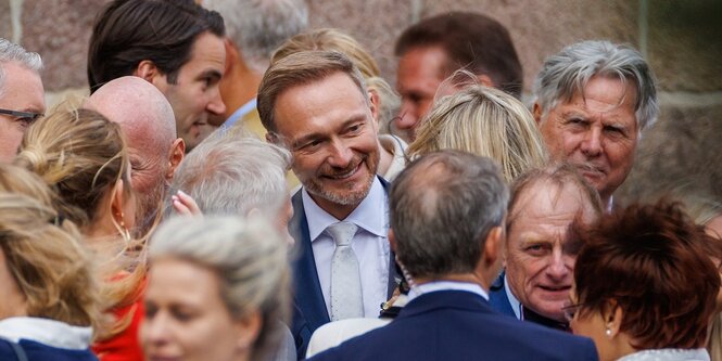 Lindner unter anderen Menschen