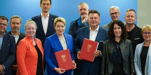 Bei der Unterzeichnung des Neubaubündnisses