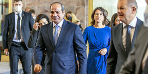Ägyptens Präsident Abdel Fattah al-Sisi, neben ­Baerbock und Scholz