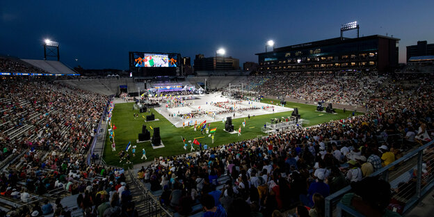 Mit Flutlicht beleuchtetes Stadion zur Abschlusszeremonie der World Games