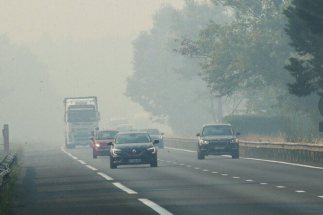 Rauch auf einer Autobahn