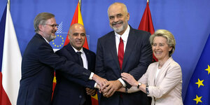 Von der Leyen mit den Ministerpräsidenten von Albanien, Nordmazedonien und Tschechien