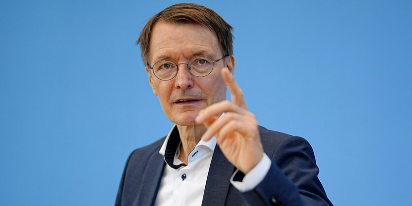 Gesundheitsminister Karl Lauterbach bei einer Pressekonferenz in Berlin