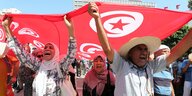 Protestanten unter der tunesischen Fahne