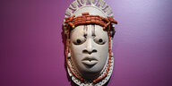 Ein Kunstobjekt aus Benin ist im Lindenmuseumin Stuttgart ausgestellt