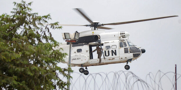 Ein UN Helikopter hebt ab