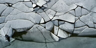 Gebrochene Eisplatten aus der Vogelperspektive