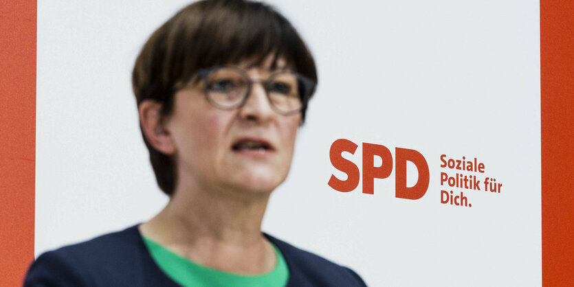 SPD-Vorsitzende Saskia Esken bei einer Pressekonferenz.