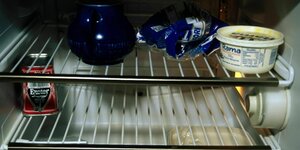 Blick in einen leeren Kühlschrank