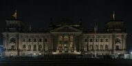 Eine Frontaufnahme des Reichstagsgebäudes