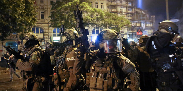 Spezialkräfte der Polizei am 7.7.2017 im Schanzenviertel in Hamburg.