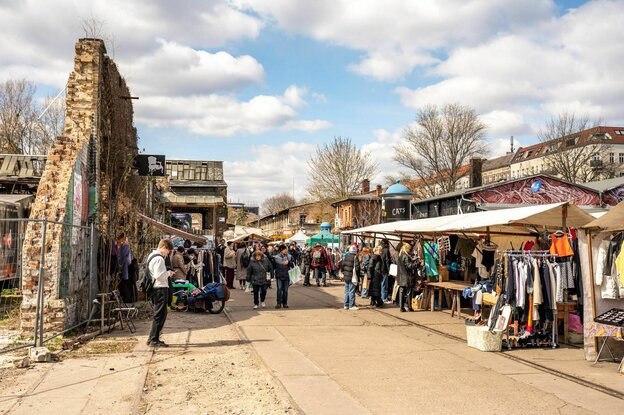 Flohmarkttreiben auf dem RAW-Gelände in Berlin-Friedrichshain