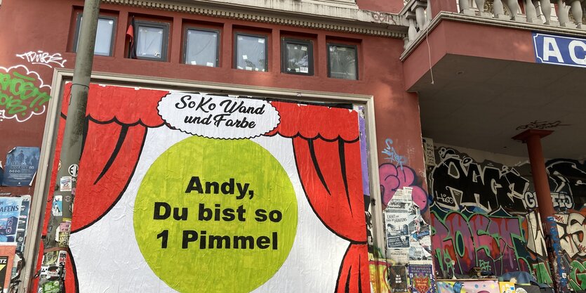 Fassadfe der Roten Flora mit Aufschrift "Andy, du bist 1 Pimmel"