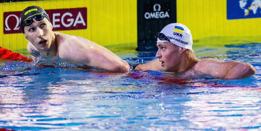 Florian Wellbrock und Michailo Romantschuk im Schwimmbecken