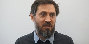 Porträt eines Mannes mit Bart, zu sehen ist der Olexi Pasyuk