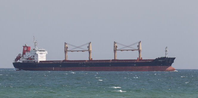 Der Getreidetransporter Osprey S auf dem Meer