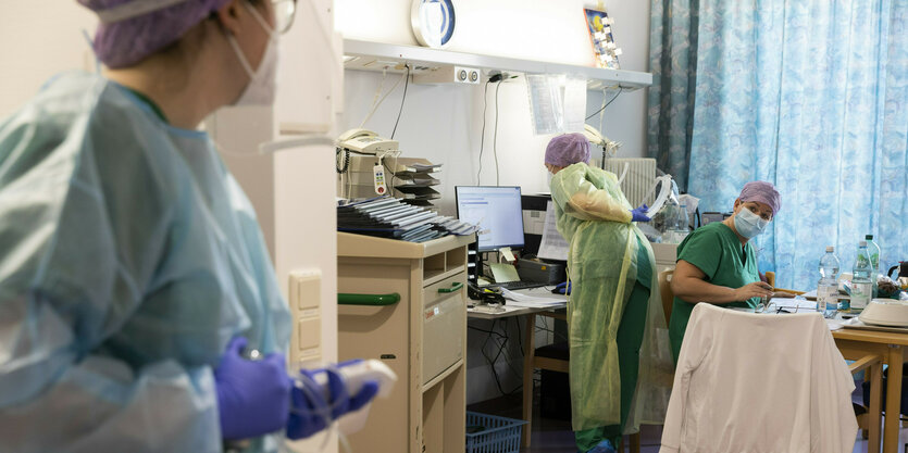 Gesundheitspersonal in einem Krankenhaus im sächsischen Olbernhau