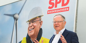 Ministerpräsident Stephan Weil während der Vorstellung seiner Wahlplakate für die Landtagswahl 2022.