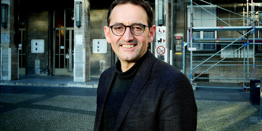 Das Foto zeigt den grünen Bezirksbürgermeister von Berlin-Mite, Stephan von Dassel