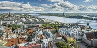 Überblick über die Altstadt von Riga bei schönem Wetter