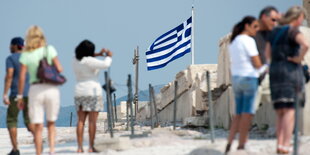 Touristen auf der Akropolis