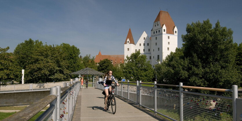 Fußgängerbrücke über die Donau