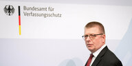 Thomas Haldenwang, Präsident des Bundesamt für Verfassungsschutz (BfV), kommt zu einer Pressekonferenz