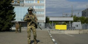 Russischer Soldat vor AKW.