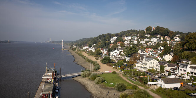 Blick auf Blankenese und die Elbe.