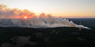 Waldbrand aus der Luft fotografiert.