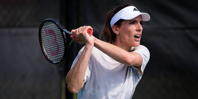 Andrea Petkovic beim Rückhandschlag