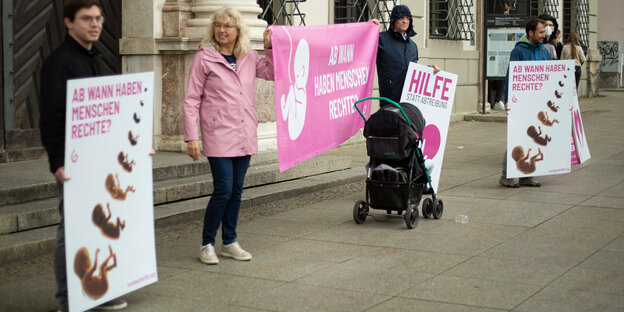 Plakate von Abtreibungsgegnern
