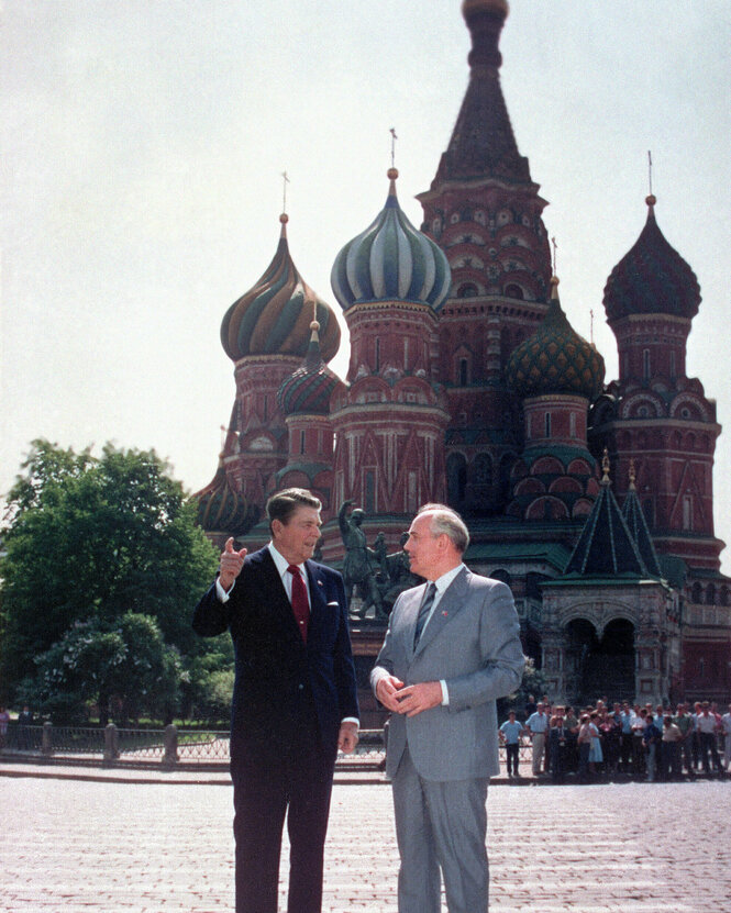 Ronald Reagan und Gorbatschow auf dem Roten Platz in Moskau