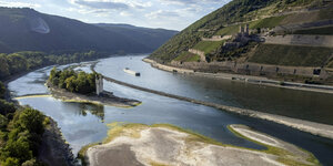Rheinschleife mit ausgetrocknetem Ufer