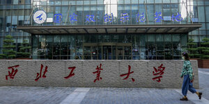 Ein Gebäude mit Beschriftung in China.