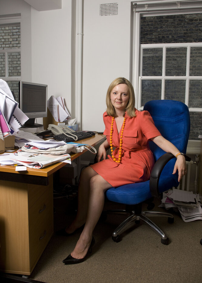 Liz Truss an ihrem Schreibtisch, Archivbild von 2009