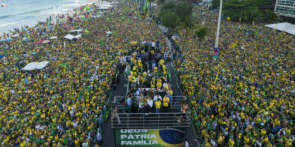 Right-wing protest before Brazil's elections: playing with the coup idea
