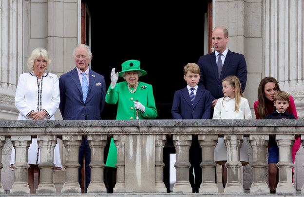 Die Queen und Teile der Königsfamilie auf dem Balkon. Die Queen und Teile der Königsfamilie auf dem Balkon.