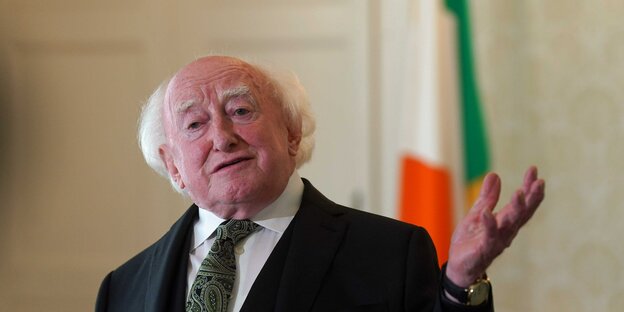 Irlands Präsident Michael Higgins gedenkt am Freitag in einer Rede an seinem Amtssitz der verstorbenen Queen.
