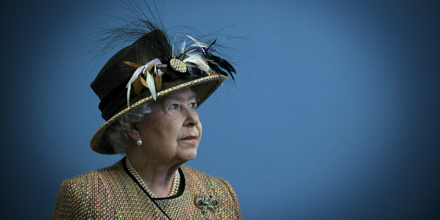 Queen with hat