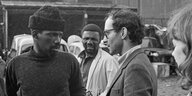 Frankie Dymon spricht mit Jean-Luc Godard bei den Dreharbeiten zu „One plus One“ in London 1968