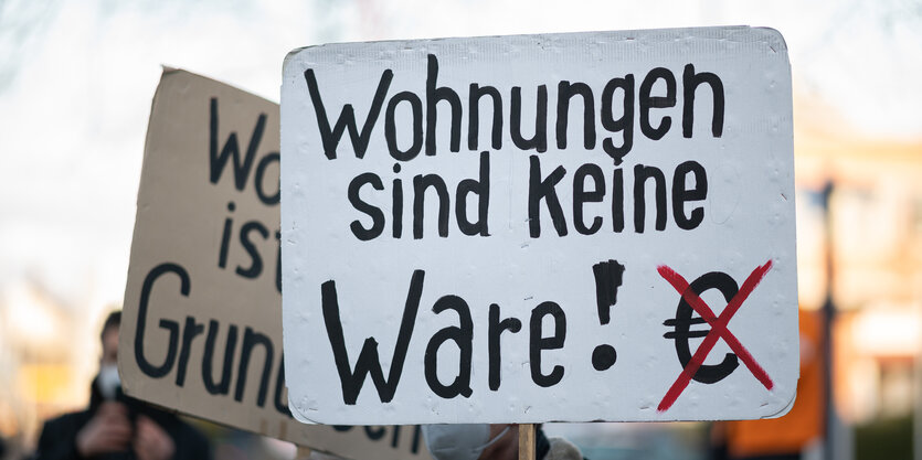 Demoplakat "Wohnungen sind keine Ware"