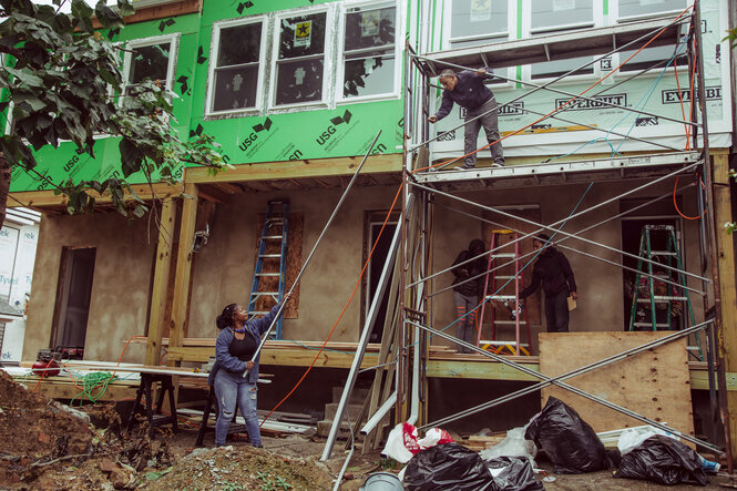 Bauarbeiten an einem Reihenhaus in Baltimore