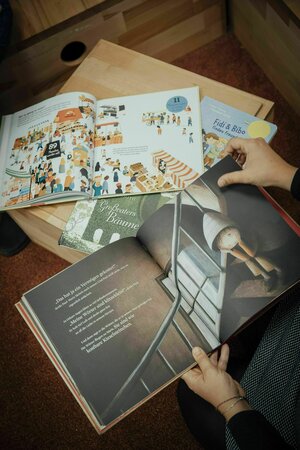 Kinderbücher auf einem Tisch Kinderbücher auf einem Tisch